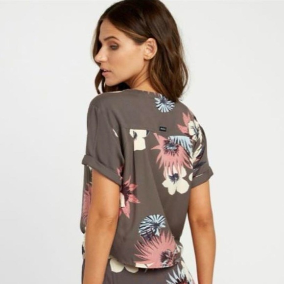 RVCA Reef Front-tie top size medium - Picture 1 of 8
